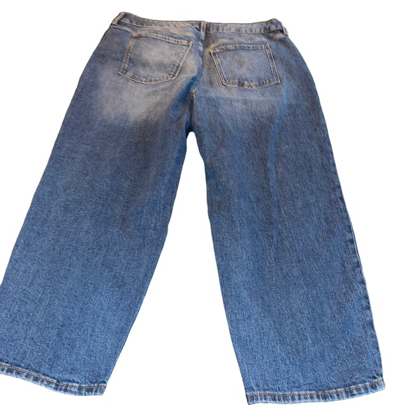 Old Navy Women’s Plus Size 18 Short Boyfriend Jeans New With Tags Medium Wash - Picture 3 of 5